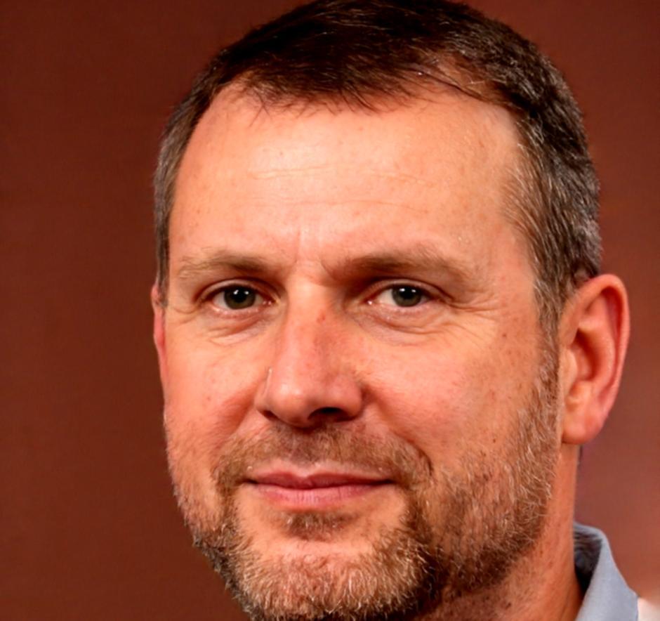 Portrait d'Alexandre Dumont, Consultant Senior Budget chez peraxilonve